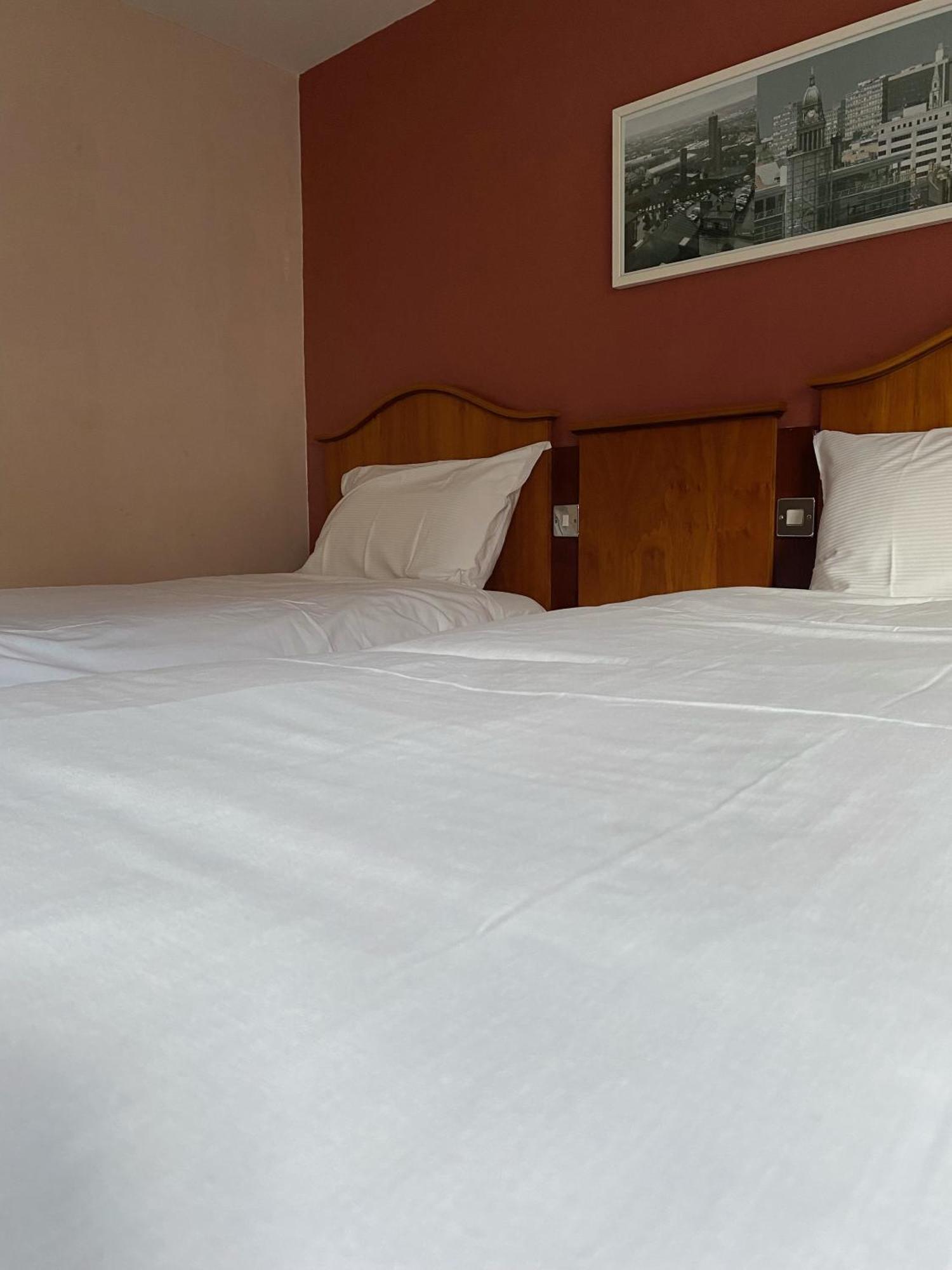 Airport Inn & Spa Manchester Вілмслоу Екстер'єр фото
